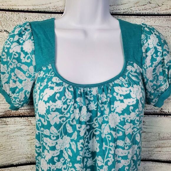 BKE Turquoise White Floral Print Blouse M Short Sleeve Square Neck Made in Canad - Picture 2 of 5